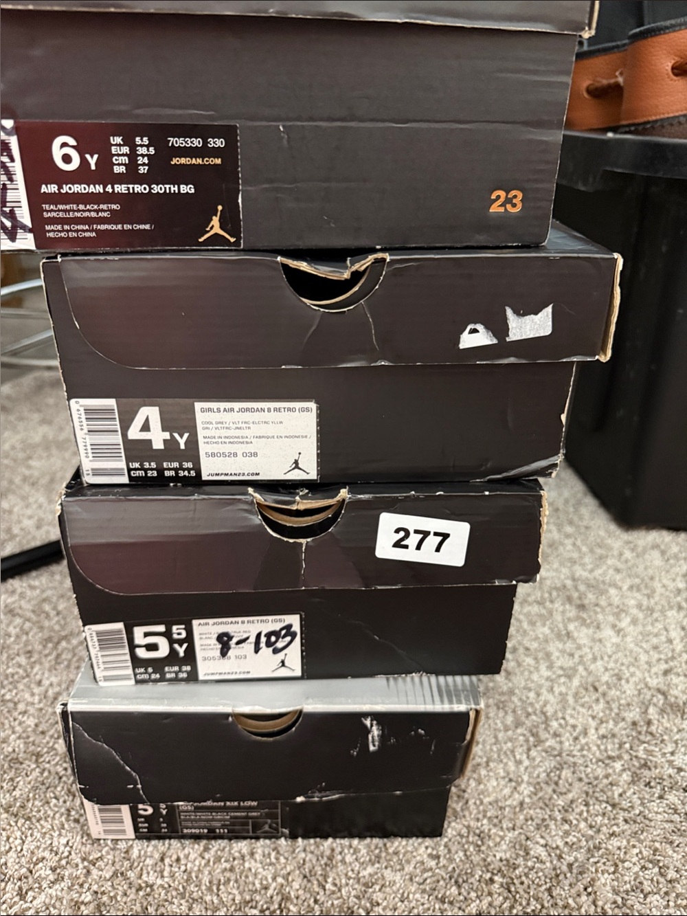 Air Jordan, 4 pair Y 4, 5.5 (2) Y6
= woman’s size 5.5, 6.5-7 & 7.5